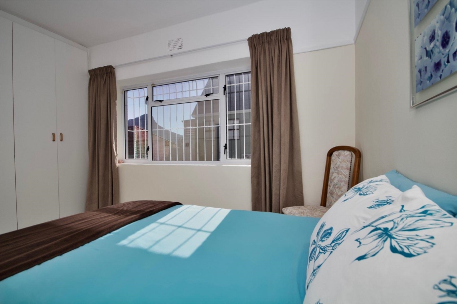 2 Bedroom Property for Sale in Vredehoek Western Cape